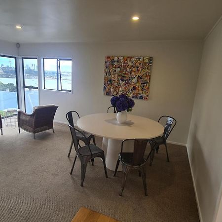 2 Bedroom Home, City And Sea Views Auckland Eksteriør billede